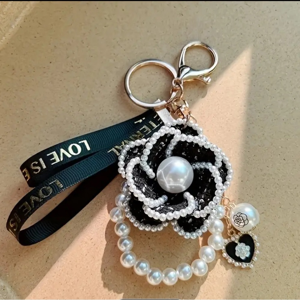 NEW❤️ Pearl Element Camellia Flower Keychain
